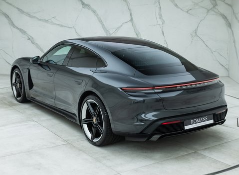 Porsche Taycan TURBO S 12