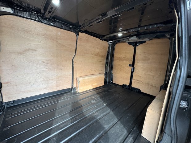 Ford Transit Custom SWB L1H1 Low Roof Limited 300 Air Con Alloys Camera Sensors Euro 6 11