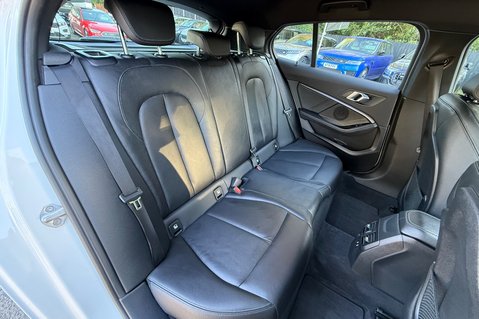 BMW 1 Series 118I M SPORT AUTOMATIC - FULL BMW SERVICE HISTORY -APPLE CARPLAY 31