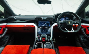 Lamborghini Urus 18