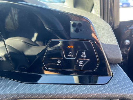 Volkswagen Golf 2.0 Golf R-Line TDI Semi-Auto 5dr 23