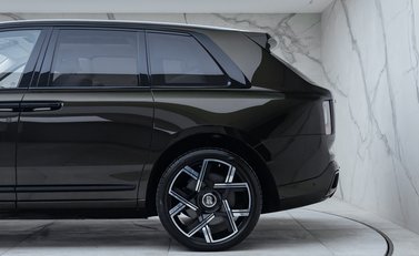Rolls-Royce Cullinan Series II BLACK BADGE 44