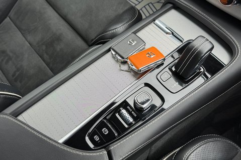 Volvo XC90 RECHARGE T8 R-DESIGN PRO AWD -B&W -POWER TOWBAR -PAN ROOF -LOUNGE PACK 53