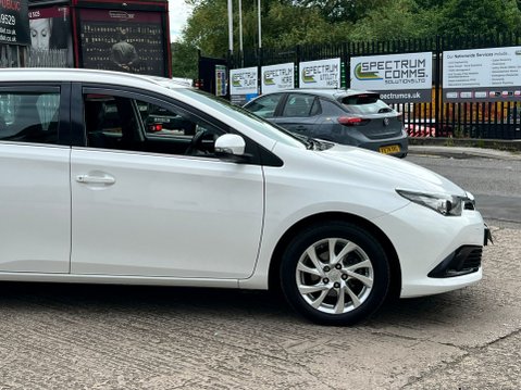 Toyota Auris VVT-I ICON TECH TOURING SPORTS 15
