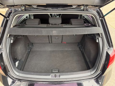 Volkswagen Golf 2.0 Golf SE Nav TDI BlueMotion Technology 5dr 19