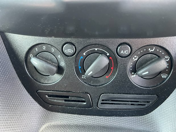 Ford Transit Connect LWB L2H1 Low Roof Air Con EURO 6 NO VAT 29