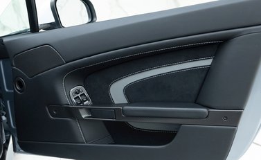 Aston Martin V12 Vantage S 19