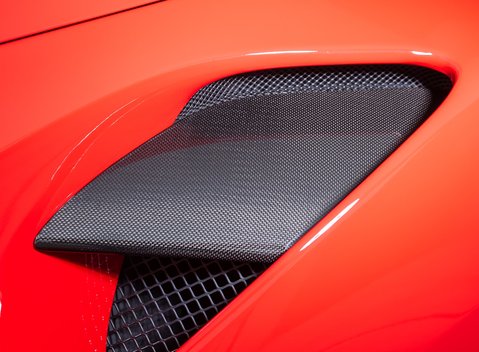 Ferrari 488 SPIDER 35