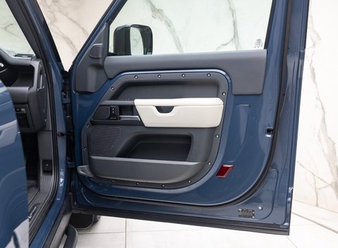 Land Rover Defender 90 D300 X-DYNAMIC HSE 43