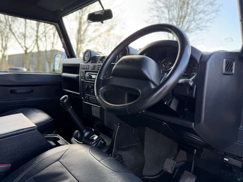 Land Rover Defender 2.2 Defender 90 XS Hard Top TD 4WD 13
