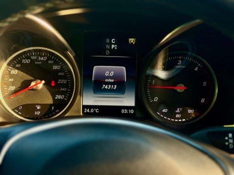 Mercedes-Benz V Class 2.2 V220d AMG Line MPV 5dr Diesel G-Tronic+ Euro 6 (s/s) 7 Seat (163 ps) 44