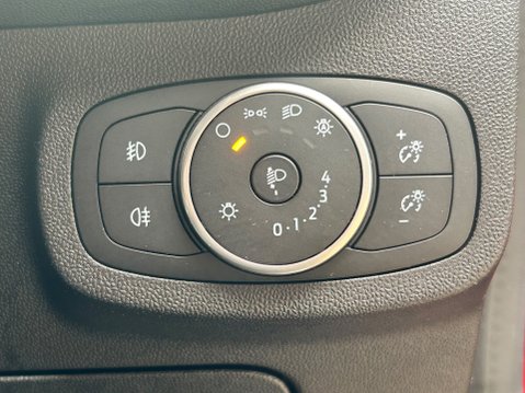 Ford Fiesta ACTIVE X 27
