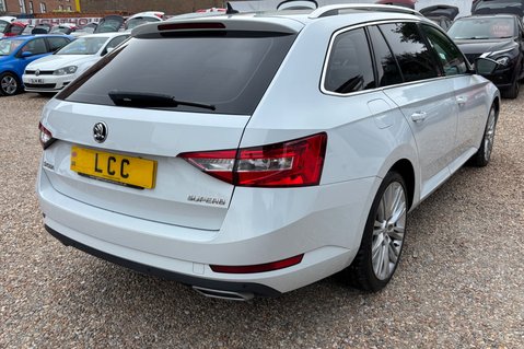 Skoda Superb SE TSI AUTOMATIC. 1 PREVIOUS KEEPER.. APPLE PLAY.. 5 MAIN DEALER SERVICE 3
