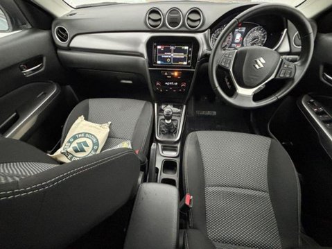 Suzuki Vitara SZ-T BOOSTERJET MHEV 3