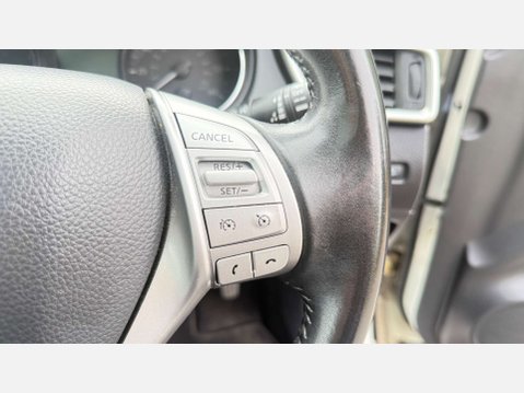 Nissan Qashqai 1.2 Qashqai N-Connecta DiG-T CVT 5dr 25