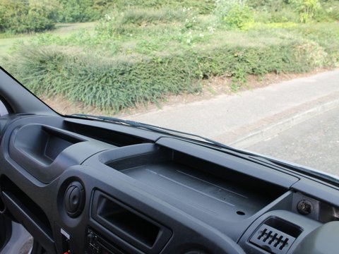 Renault Master 2.3 dCi 35 Business FWD MWB Medium Roof Euro 6 5dr 26