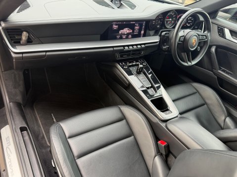 Porsche 911 CARRERA 4S PDK 8