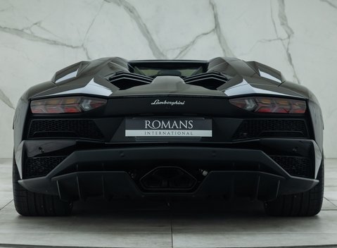 Lamborghini Aventador S LP 740-4 ROADSTER 12
