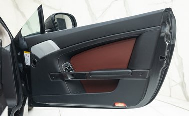 Aston Martin V12 Vantage ROADSTER 35