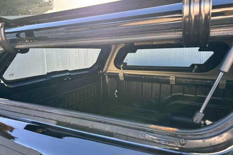 Toyota Hilux Invincible X 4WD 2.8 D-4D Double Cab Pickup - Hardtop Canopy 8