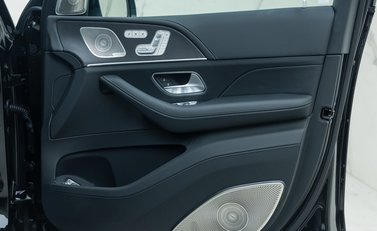 Mercedes-Benz GLS 600 Maybach 30