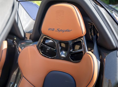Porsche 918 Spyder Weissach 15