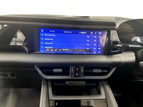 Porsche Macan 100kWh 4 SUV 5dr Electric Auto 4WD (408 ps) 1 Owner - Sensors - Bluetooth 18
