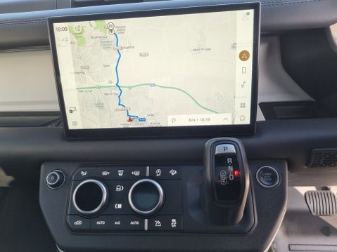 Land Rover Defender X-DYNAMIC HSE MHEV 17