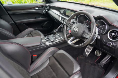 Alfa Romeo Stelvio QUADRIFOGLIO 9