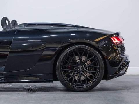 Audi R8 5.2 FSI V10 Spyder 2dr Petrol S Tronic quattro Euro 6 (s/s) (570 ps) 31