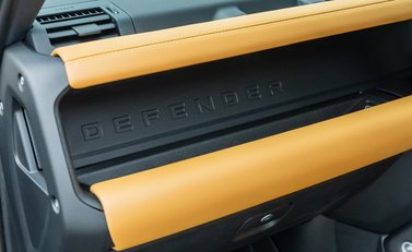 Land Rover Defender 90 V8 CARPATHIAN EDITION 21