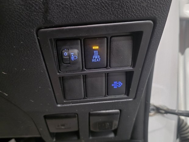 Toyota Hilux Toyota Hilux Diesel Icon D/Cab Pick Up 2.4 D-4D Auto 28