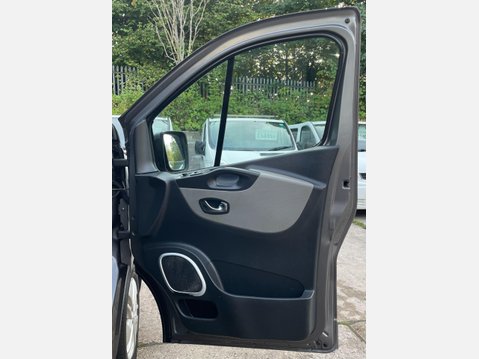 Renault Trafic 1.6 dCi 27 Sport SWB Standard Roof Euro 5 5dr 28