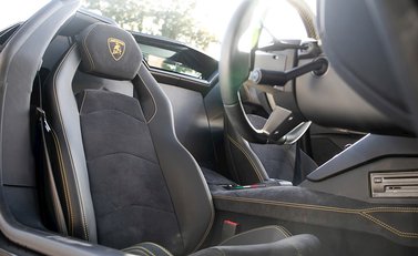 Lamborghini Aventador S LP740-4 Roadster 14