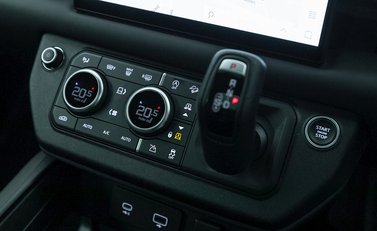 Land Rover Defender 90 X D300 17
