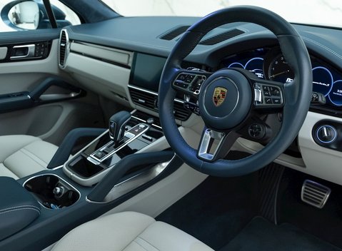 Porsche Cayenne TURBO S E-HYBRID 8