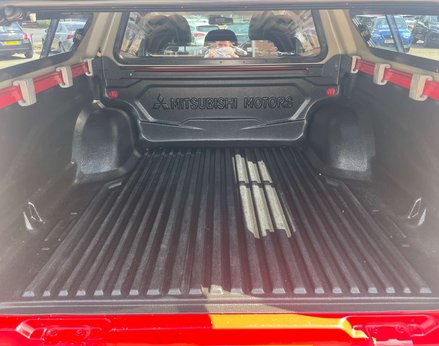 Mitsubishi L200 2.4 L200 Barbarian DI-D Auto 4WD 52