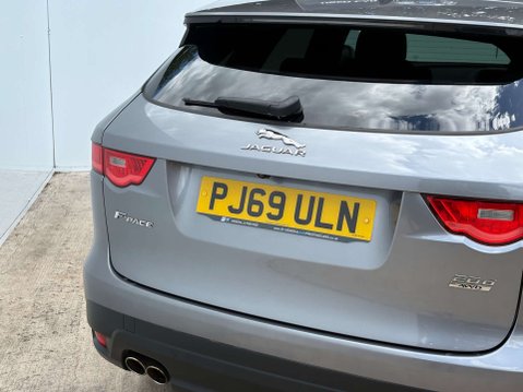Jaguar F-Pace 2.0 F-PACE Chequered Flag AWD D Auto 4WD 5dr 39