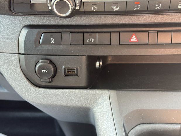 Peugeot Expert MWB L2H1 Low Roof Professional Premium 2700 Air Con EURO 6 32