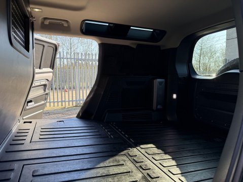 Land Rover Defender HARD TOP SE MHEV 46