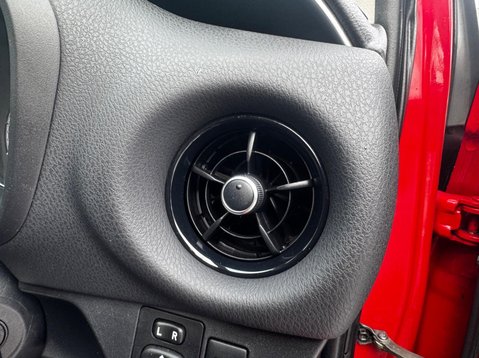 Toyota Yaris VVT-I DESIGN 37