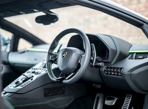 Lamborghini Aventador S 11