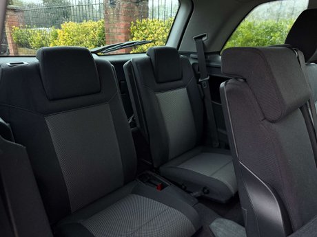 Vauxhall Zafira 1.8 Zafira Design Nav 5dr 27