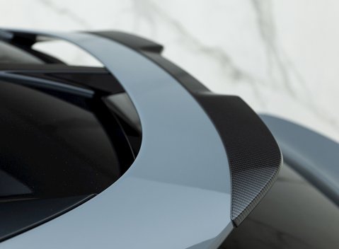 Aston Martin DBX 707 22