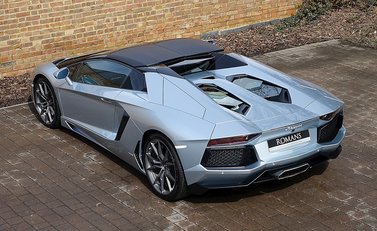 Lamborghini Aventador LP 700-4 Roadster 2