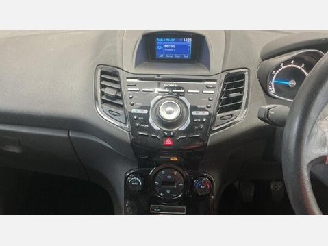 Ford Fiesta 1.0T EcoBoost Titanium Euro 5 (s/s) 5dr 7