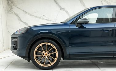 Porsche Cayenne TURBO E-HYBRID COUPE WITH GT PACKAGE 43