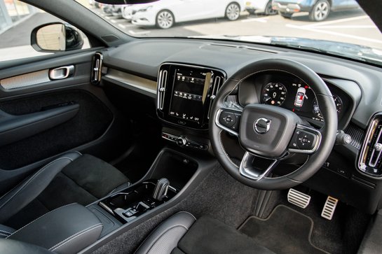 Volvo XC40 B4 R-DESIGN PRO AWD MHEV