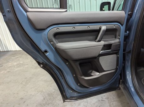 Land Rover Defender 2.0 Defender S D Auto 4WD 5dr 68