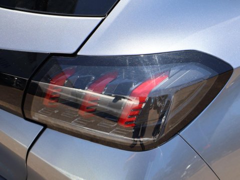 Peugeot 208 1.2 PureTech Allure Premium + EAT Euro 6 (s/s) 5dr 36